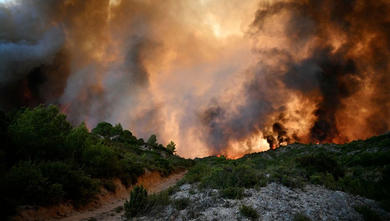 Moldovans urged to avoid southern France due to major wildfire