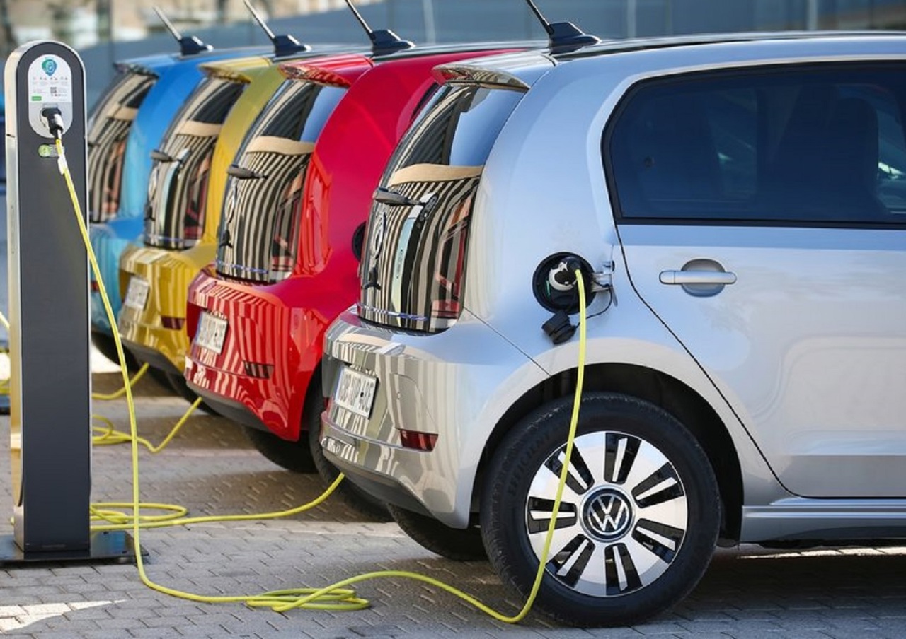 UE majorează semnificativ taxele pentru mașinile electrice din China