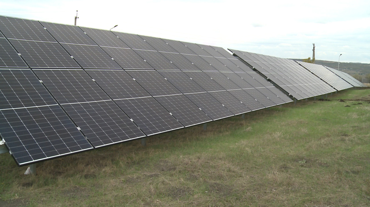 Parc fotovoltaic construit la Mereni: instituțiile publice vor fi alimentate cu energie solară