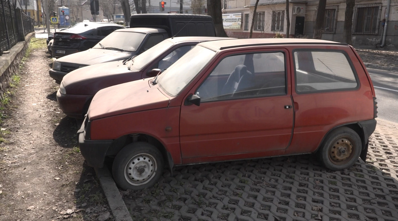 Urban paralysis: The legislative deadlock over Chisinau’s abandoned fleet