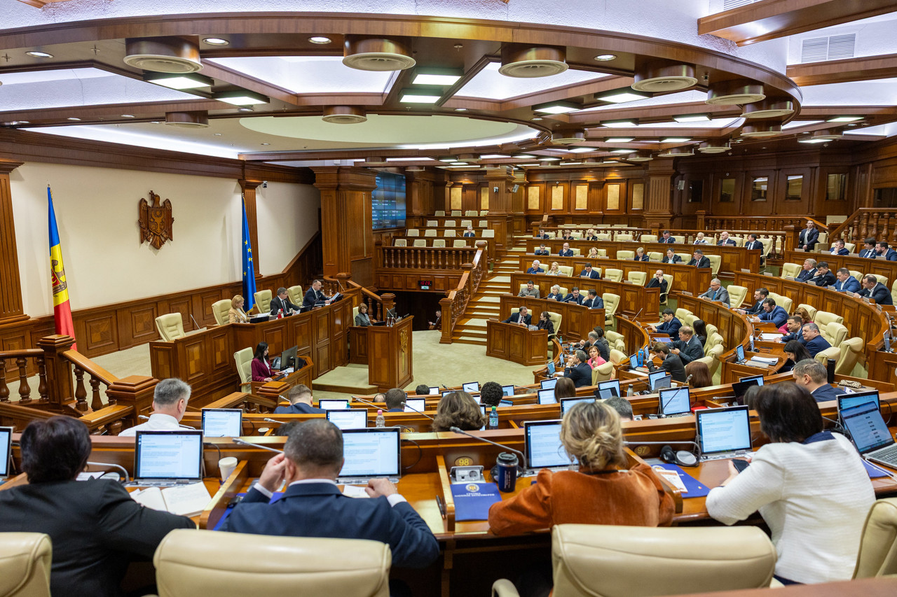 Majoritatea parlamentară, dispusă să ceară opinia Comisiei de la Veneția referitoare la reducerea pragului de vot pentru membrii Comisiei Vetting