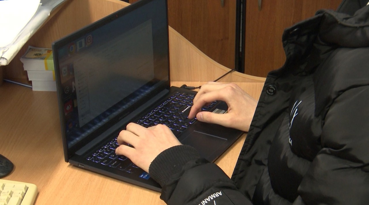 Incluziunea persoanelor cu dizabilități: 90% din angajații unei fabrici din Chișinău au probleme de vedere 