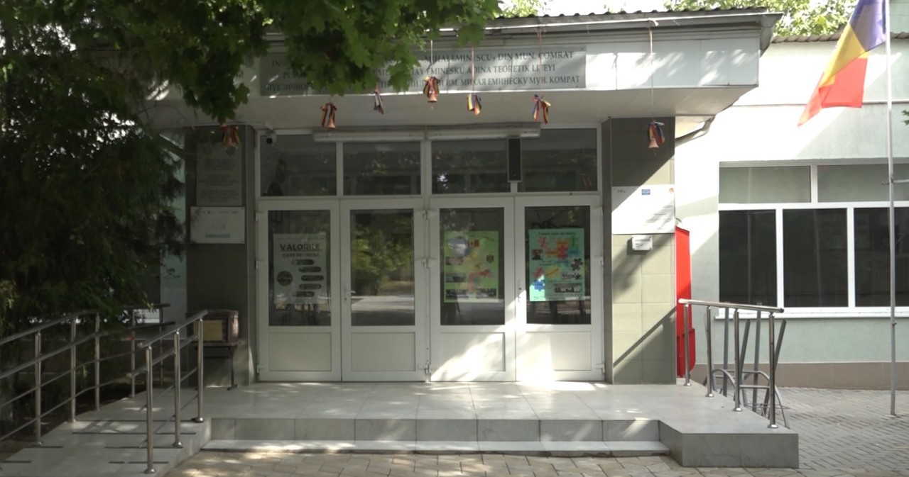 Liceul „Mihai Eminescu” din Comrat: De la lipsa elevilor și profesorilor la aproape 650 de copii 