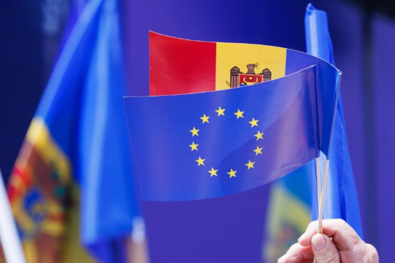 O eventuală „aderare incompletă” la UE ar asigura R. Moldova mai multe investiții și beneficii pentru cetățeni, afirmă Andrei Curăraru