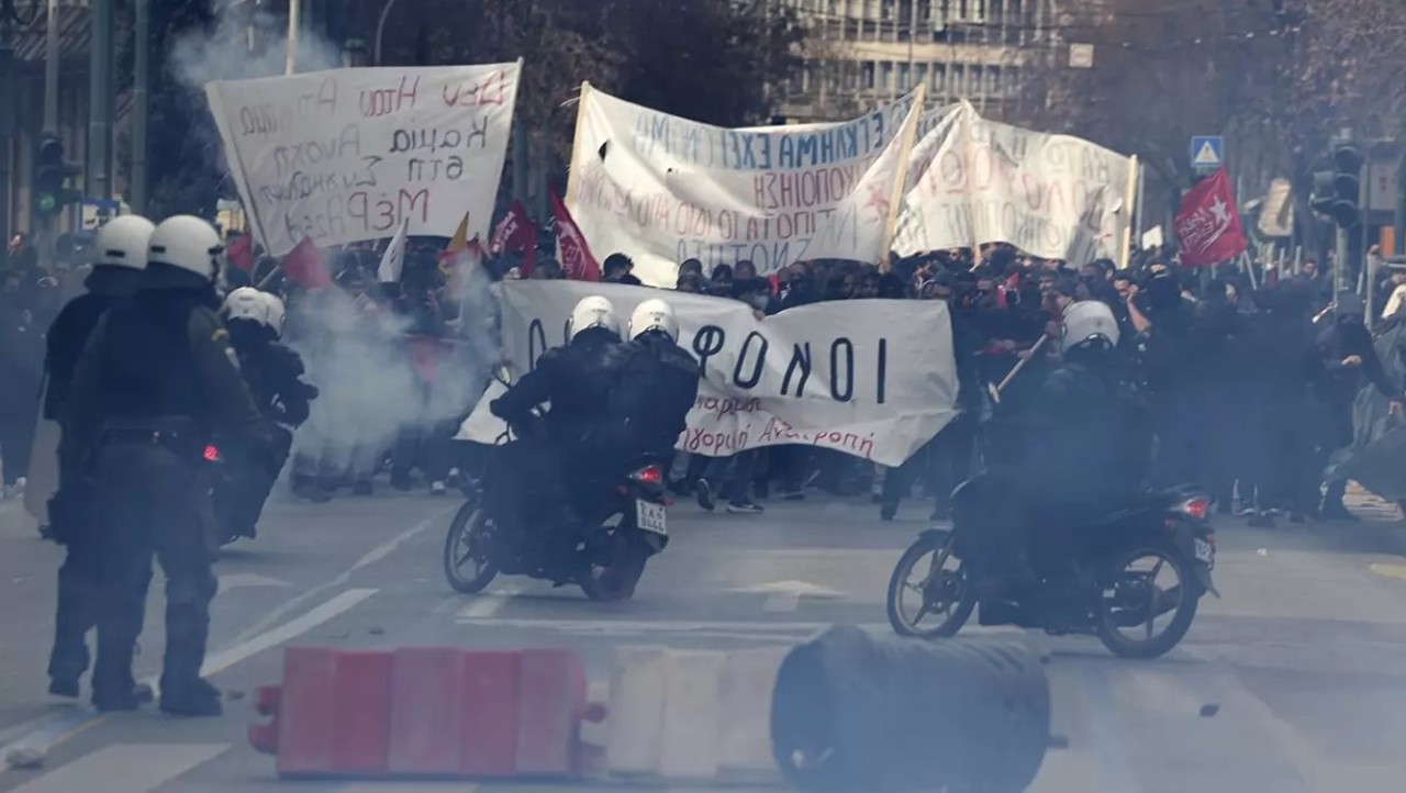 Grecia: Ciocniri între manifestanți și poliție, șeful de gară în arest