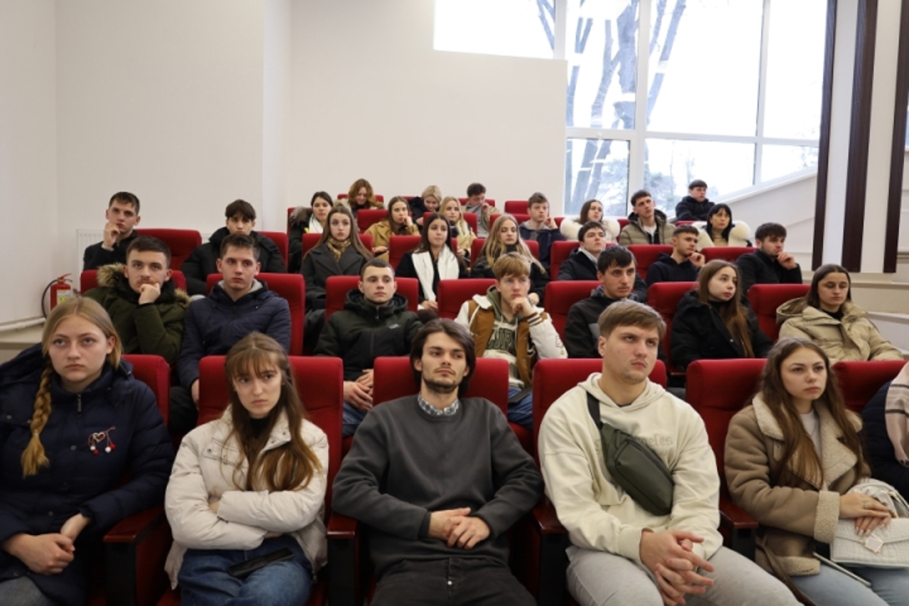 Liceenii, invitați să facă turul universităților autohtone. Ministrul Educației: Și acasă există oportunități reale pentru studii competitive