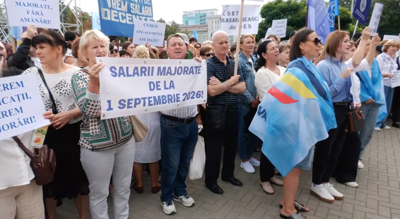 „Respectați cuvântul dat”: Mii de profesori cer salariile promise, după ce Guvernul a pus pe pauză majorările din 1 septembrie