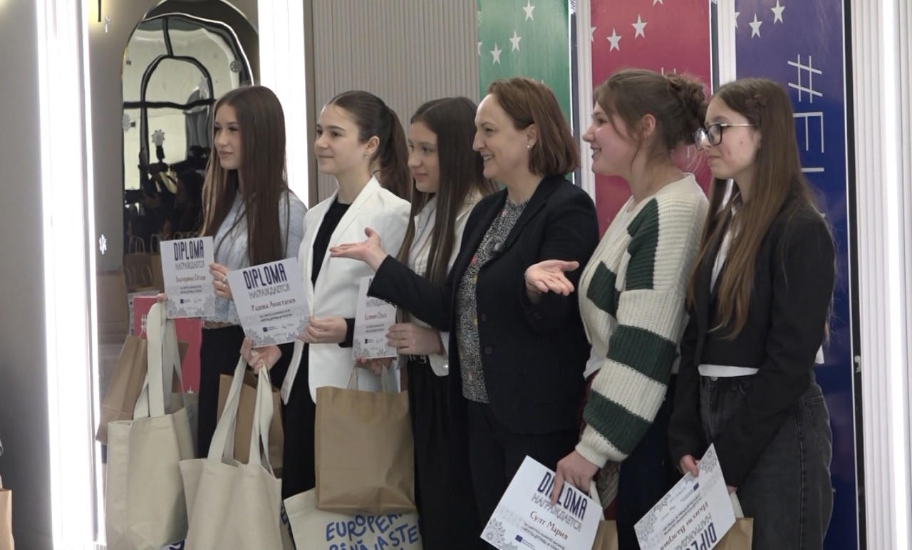 Prin culori și cuvinte, peste 300 de copii din Găgăuzia au vorbit despre pace