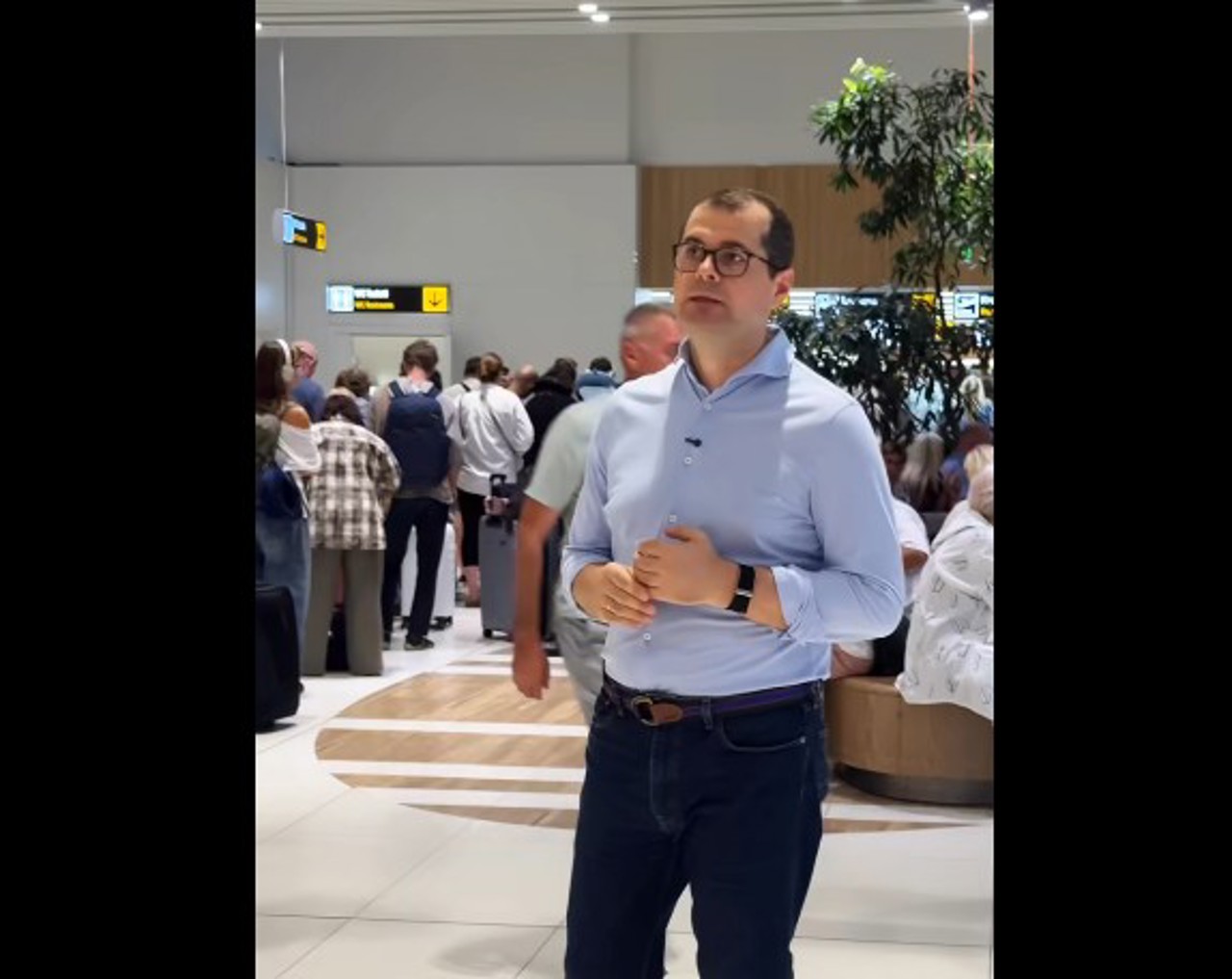 Premierul Tofan: „Aeroportul funcționează la limita capacității, extinderea terminalului trebuie să înceapă cel târziu în octombrie” 