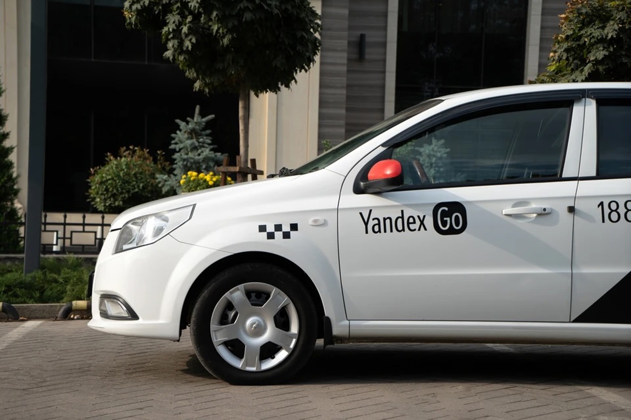 Guvernul examinează riscurile asociate Yandex Go. Compania are 20 de zile să prezinte informații despre proprietari