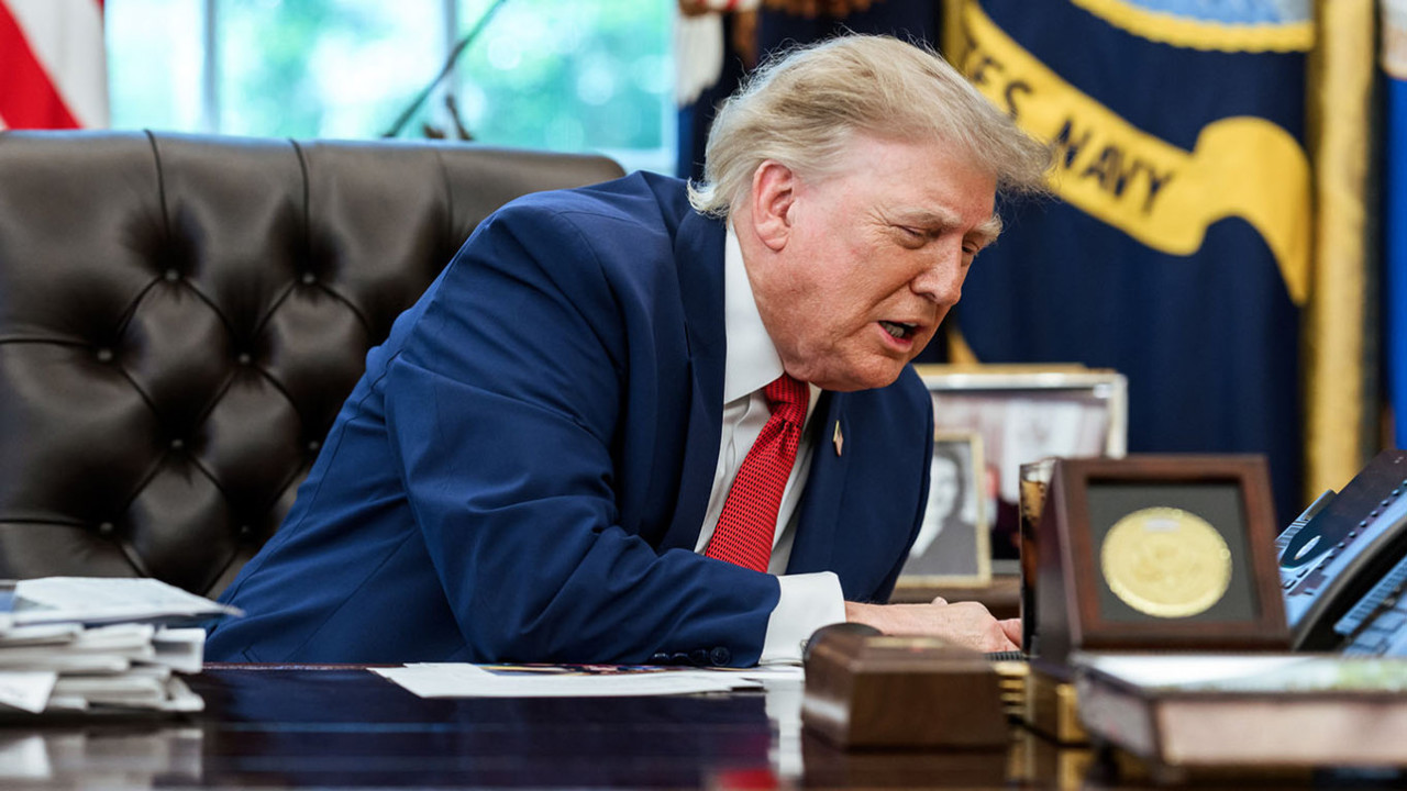 Трамп приостановил рассмотрение заявок на визы США по всему миру