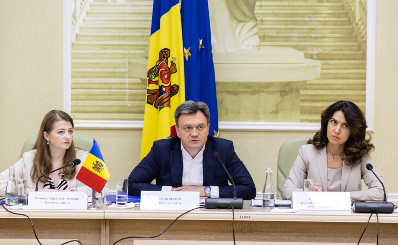 Progresele în procesul de reformă a justiției și combatere a corupției, discutate la Guvern, cu reprezentanții donatorilor