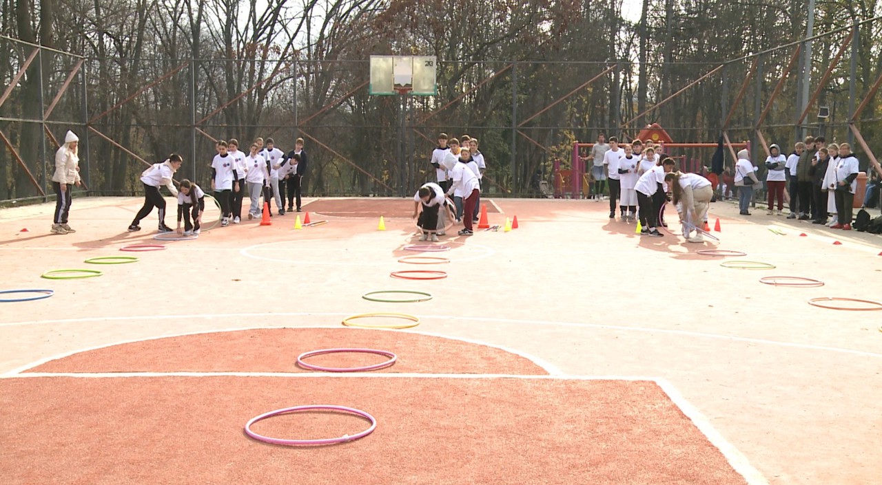 Sute de elevi și profesori din Chișinău s-au reunit la Maratonul Prieteniei  