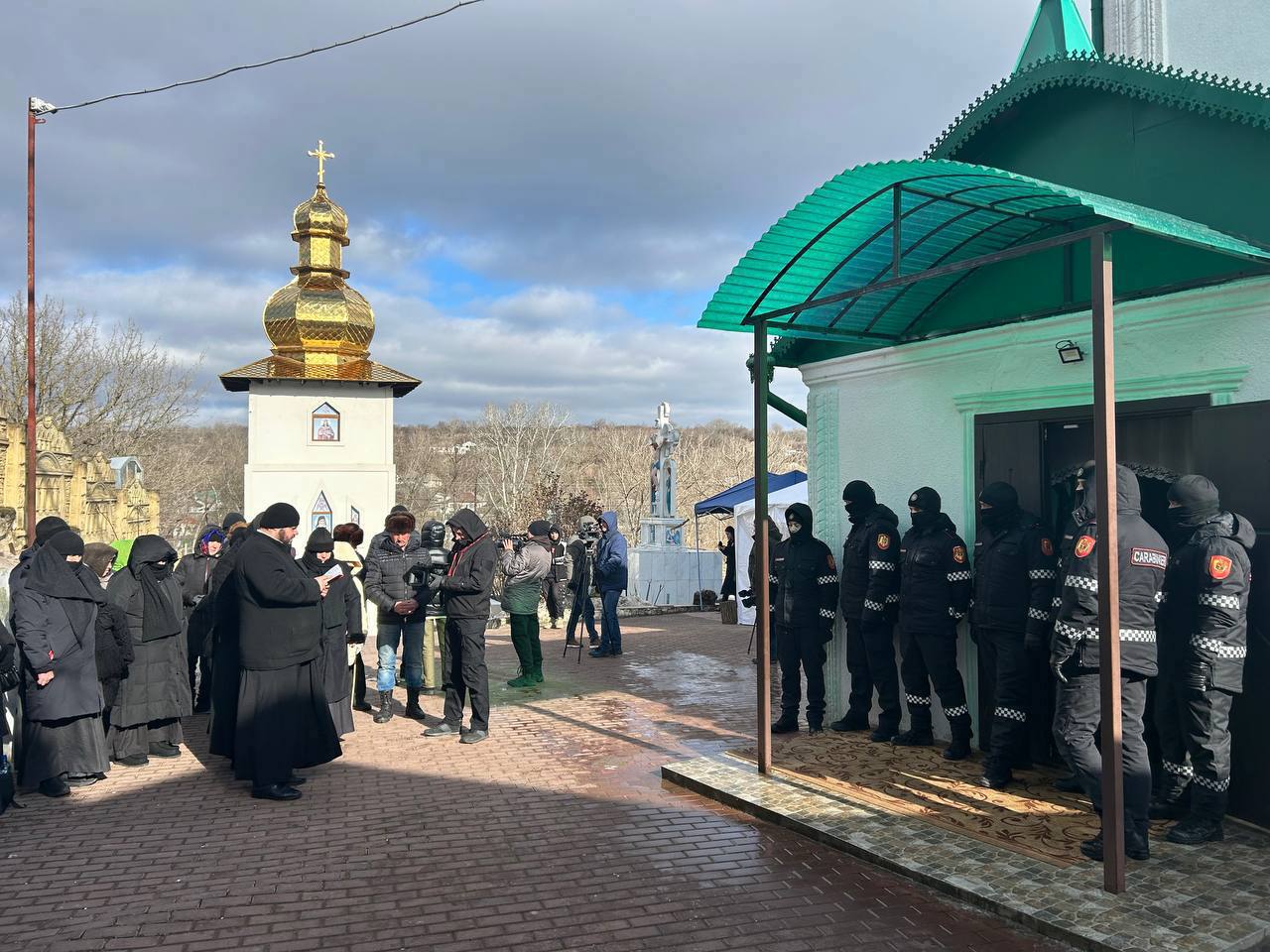 Scandalul de la biserica din Dereneu: Conducerea Parlamentului vorbește despre „dividende politice”, PSRM propune referendum