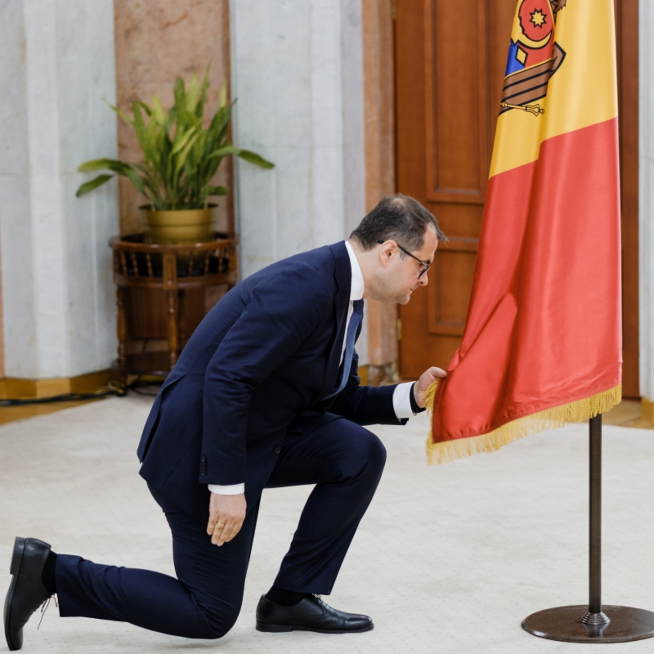 Noul Guvern de la Chișinău, felicitat de oficiali din mai multe țări: Sprijin pentru reforme și integrarea europeană 