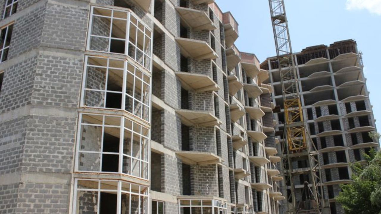 Sectorul construcțiilor, în descreștere: Costuri mari și insuficiență de muncitori