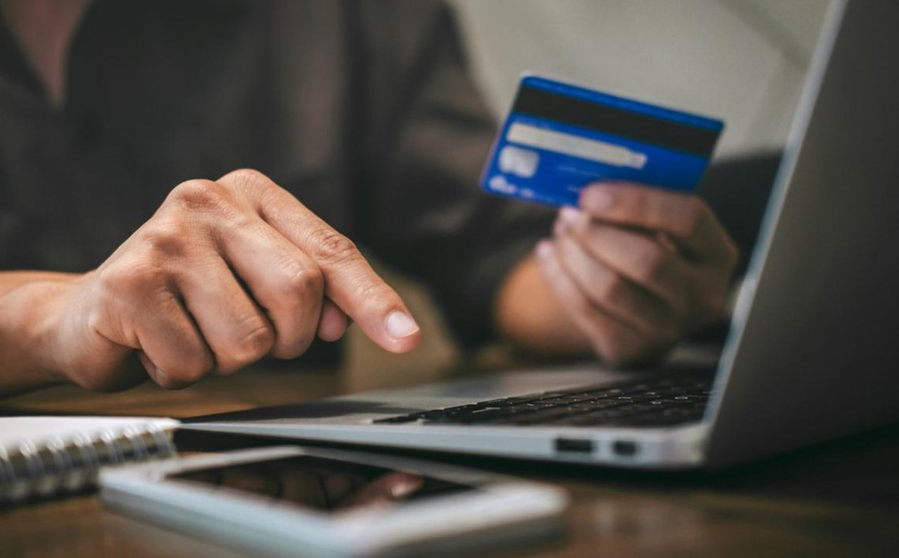 Creșterea nivelului de educație digitală a populației, esențială pentru prevenirea fraudelor online, susțin experții  