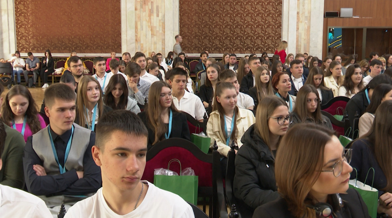 Granturi de 3000 de euro pentru tineri antreprenori. Autoritățile vor ca educația antreprenorială să fie disciplină obligatorie 