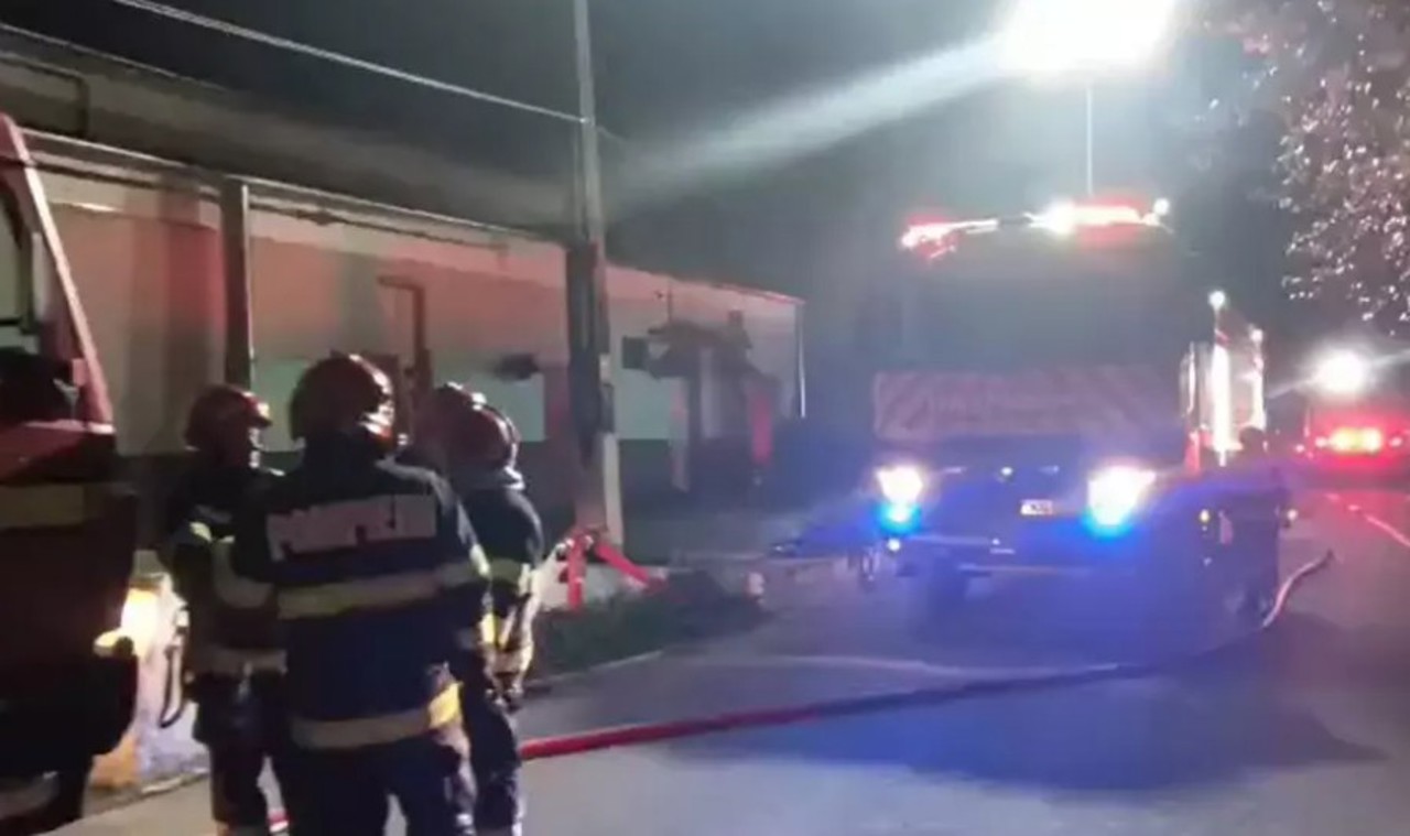 Incendiu la o fabrică de arme din România: pagubele ar putea ajunge la câteva milioane de euro