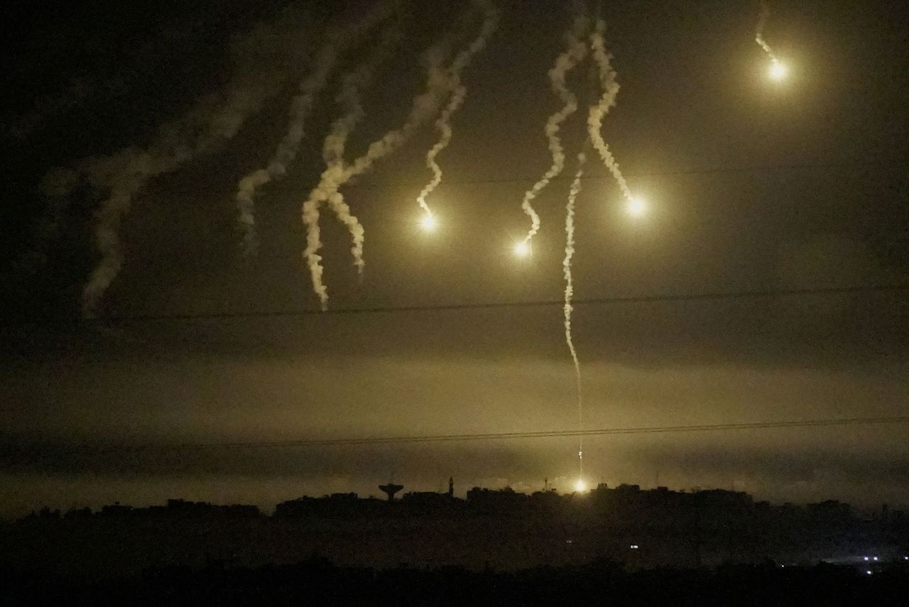 Jabalia: Israel air strike reportedly kills dozens at Gaza refugee camp