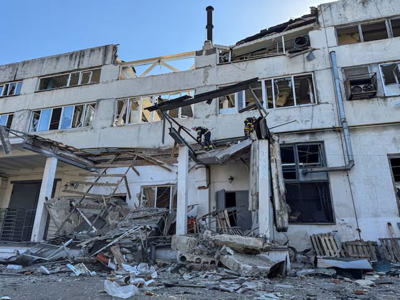 Lupte intense la granița Ucrainei. Rusia încearcă să creeze „o bandă de securitate” în regiunea Sumî