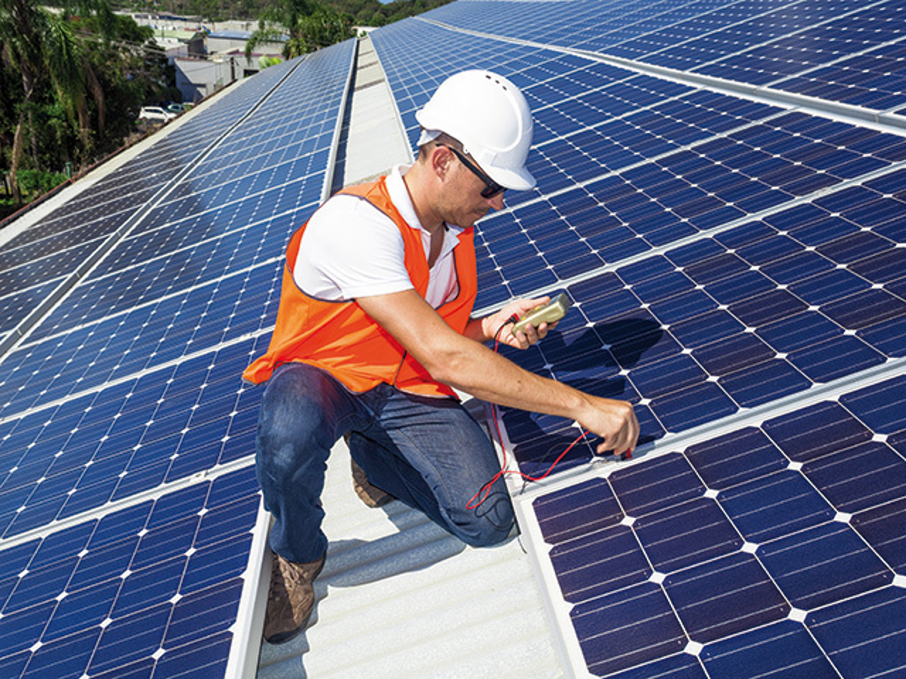 Până la 100.000 de dolari pentru comunități care vor produce energie verde. Un nou apel, lansat la Ialoveni