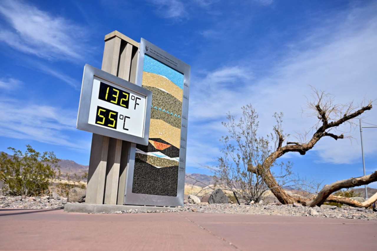 Тепловая волна сеет хаос. В некоторых штатах температура превышает 52 градуса, возникают пожары растительности