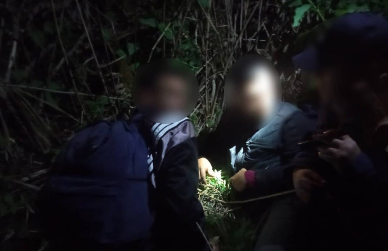 Șase cetățeni cubanezi, reținuți în timp ce încercau să treacă ilegal frontiera Republicii Moldova