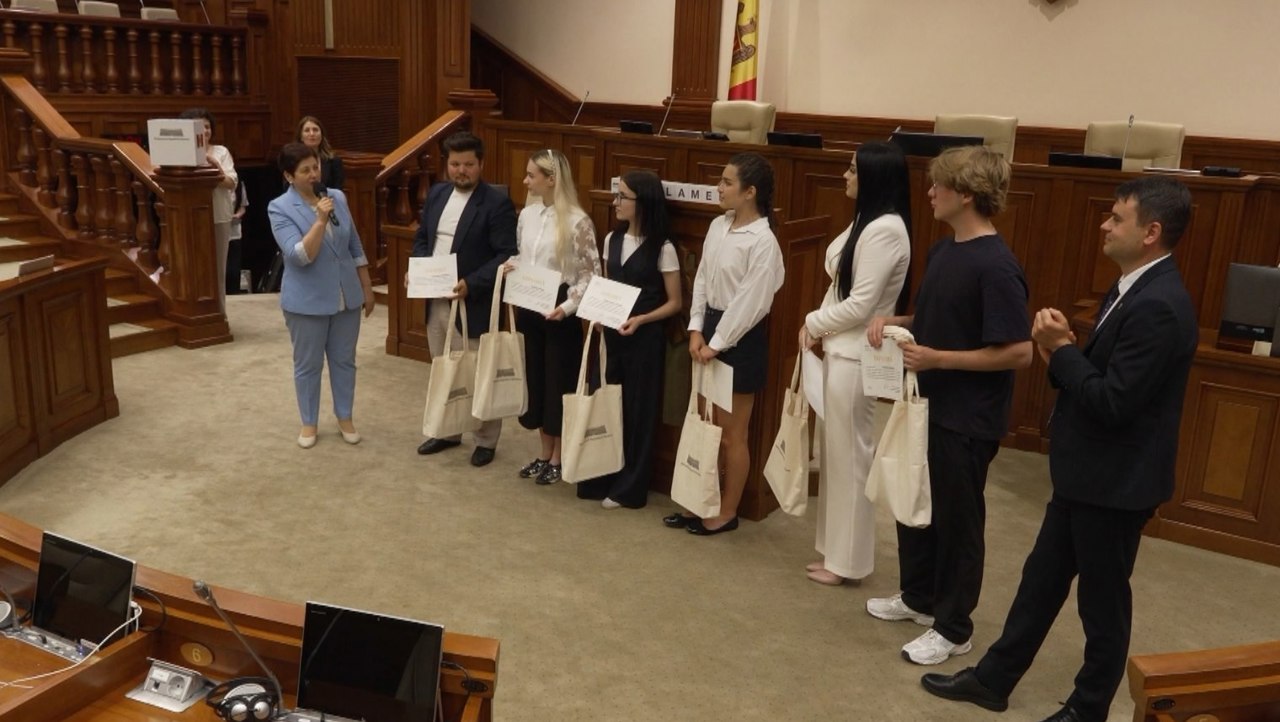 Ziua parlamentarismului, marcată printr-un concurs de cunoștințe despre Uniunea Europeană în Parlament