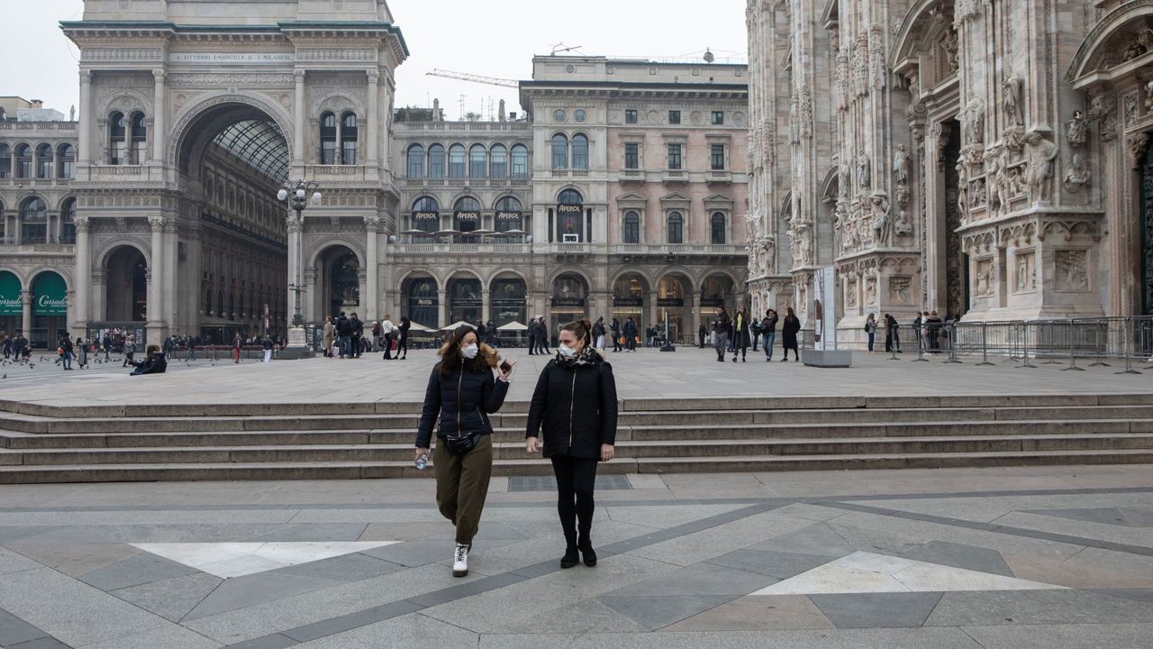 Italia revine la recomandările de folosire a măștii și vaccinarea anti-COVID