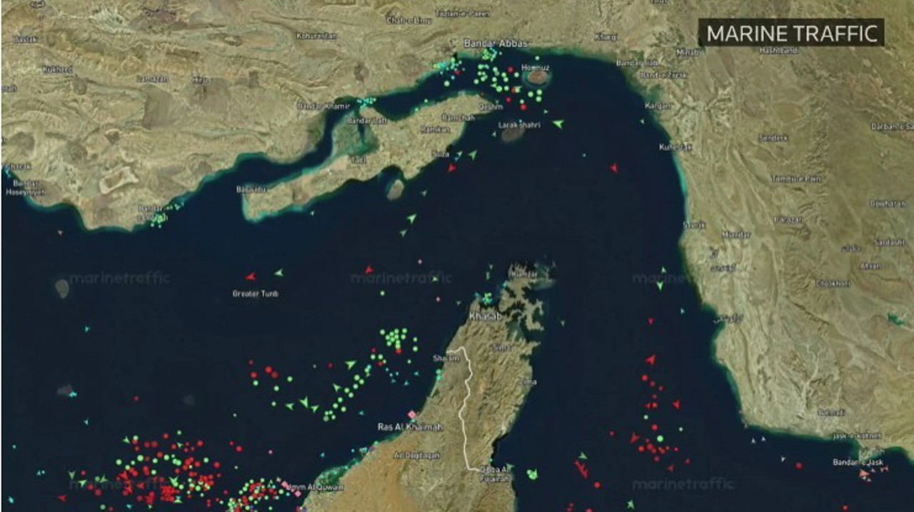 Conflictul dintre SUA și Iran menține la un nivel redus fluxul petrolier prin Strâmtoarea Ormuz