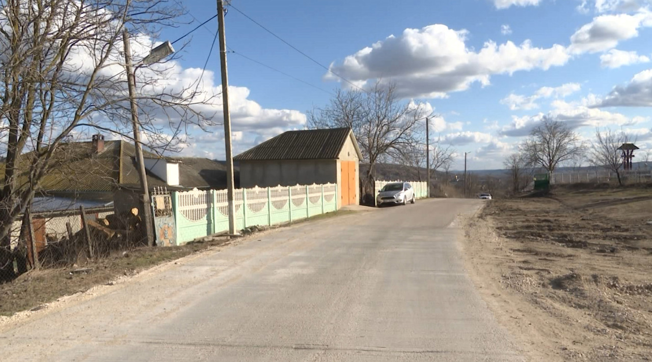 Gura Galbenei projects: road rehab & Culture House renovated