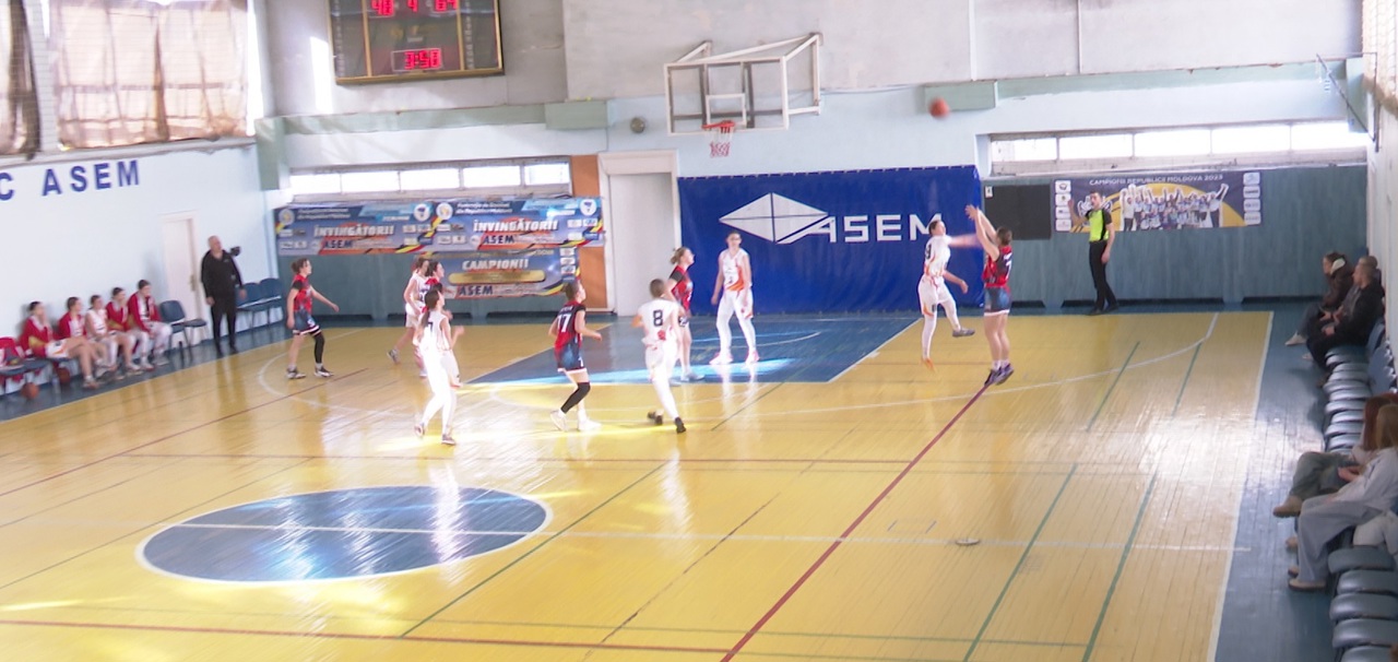 Piranha și ASEM domină campionatul național de baschet feminin