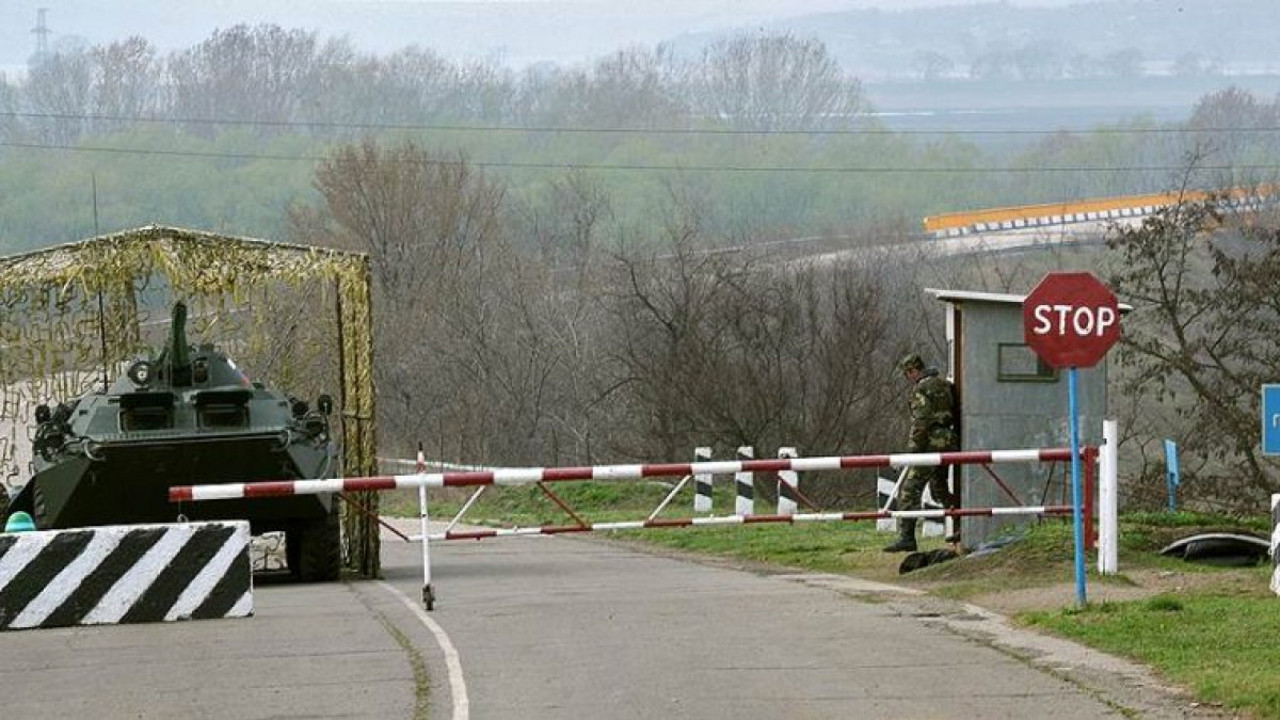 The unconstitutional authorities in Tiraspol are installing unauthorized barriers in the Security Zone to mark the territory