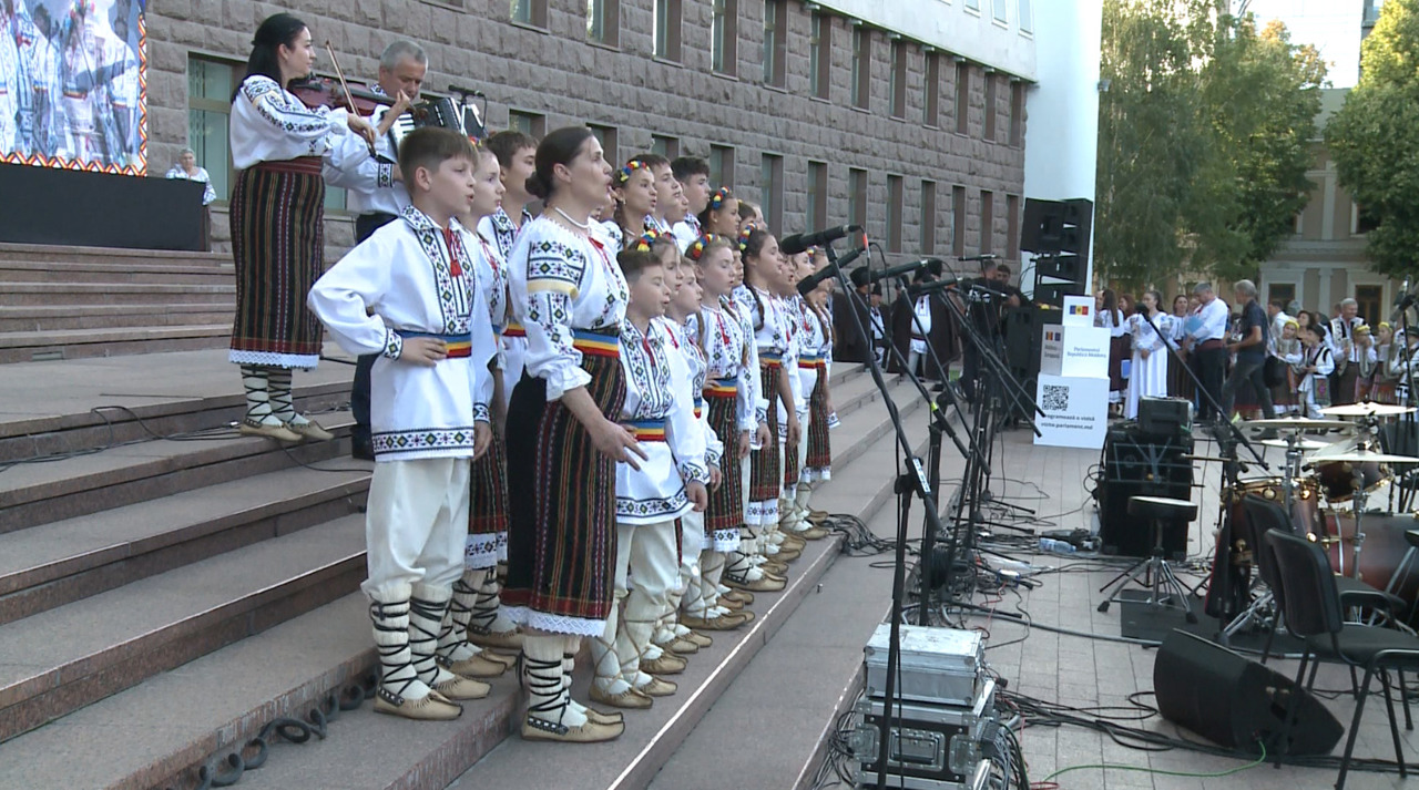 Festival of tradition and unity before Parliament