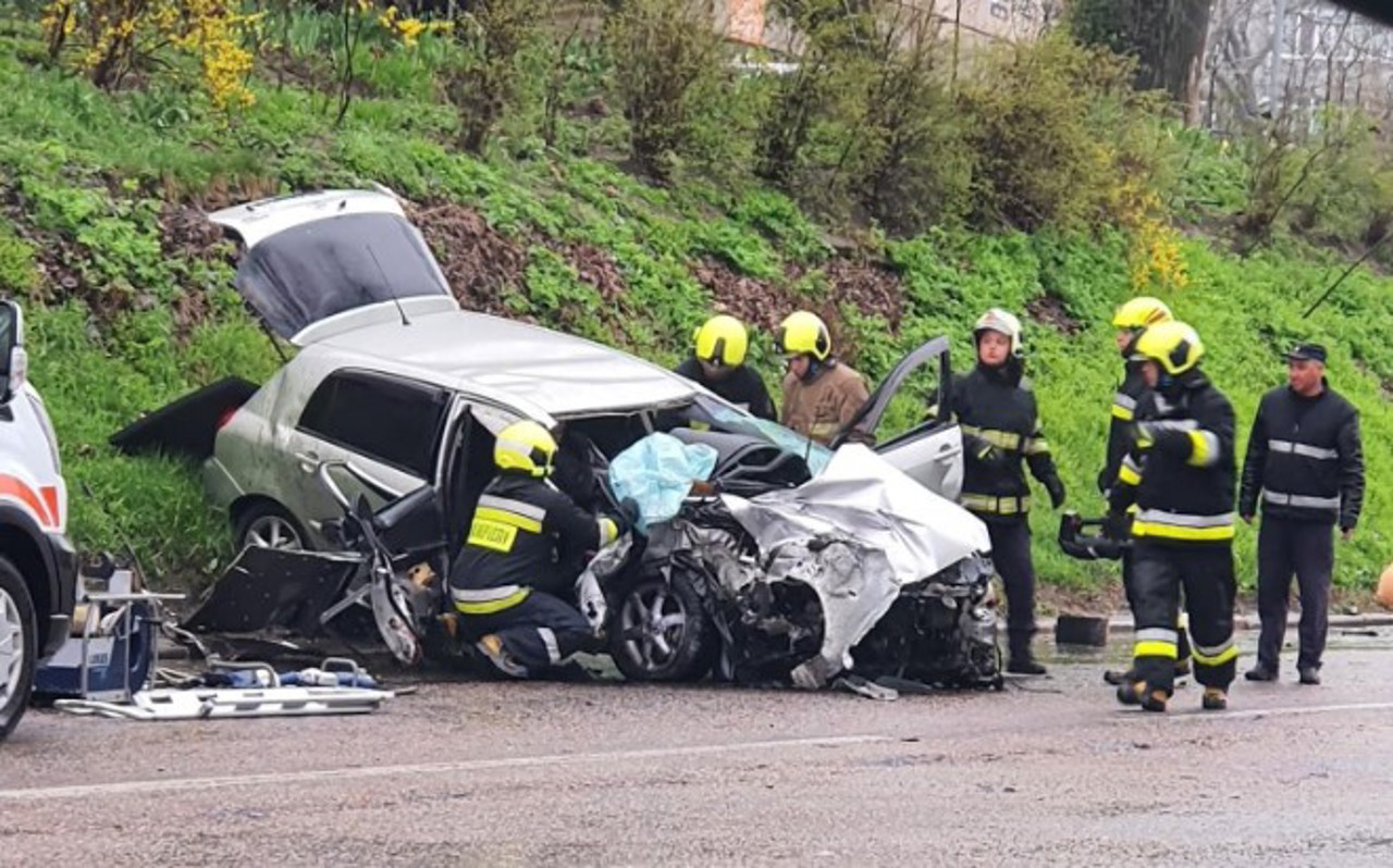 Doi polițiști, printre victimele accidentului de pe șoseaua Muncești, se zbat între viață și moarte