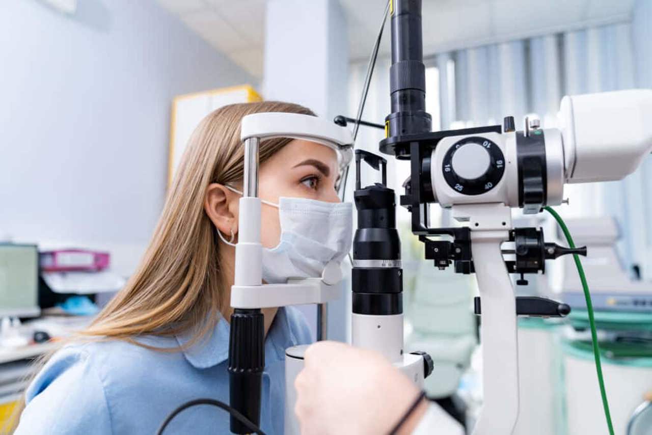 Un dispozitiv medical folosit în operații la ochi, interzis pe piața din R. Moldova