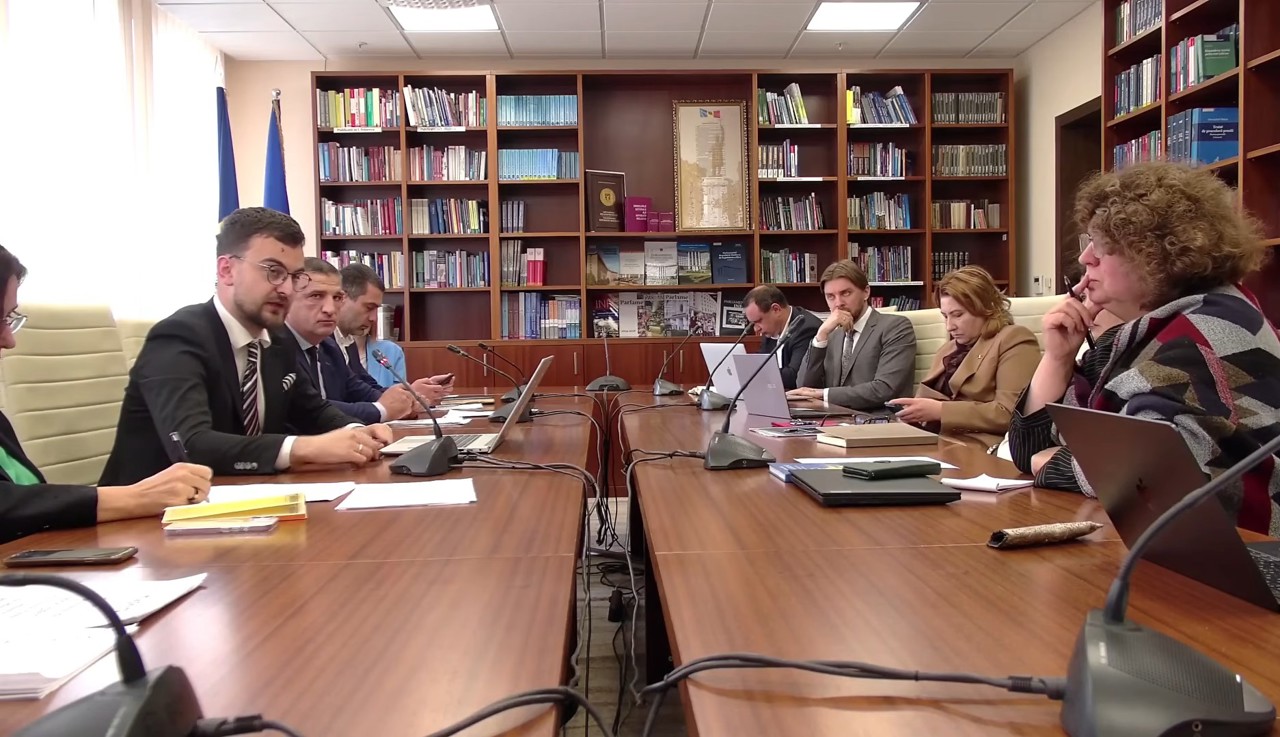 De la audiențe-record la salarii contestate: Raportul TRM, dezbătut în comisia parlamentară de profil