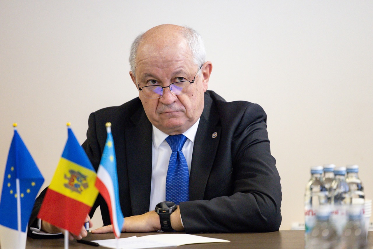 PM Alexandru Munteanu and Deputy PM Eugeniu Osmochescu attend Davos Forum