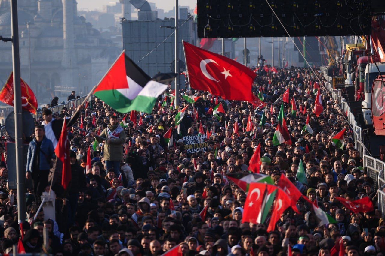 Protest masiv la Istanbul// Oamenii au ieșit în stradă pentru Palestina și condamnă atacurile din Fâșia Gaza 