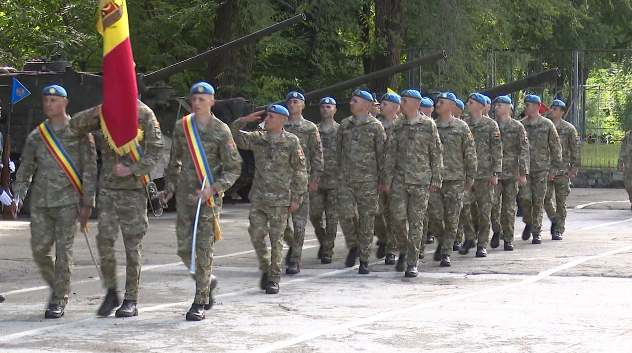 Pacificatorii moldoveni revin în Kosovo: Un nou contingent a plecat în misiune