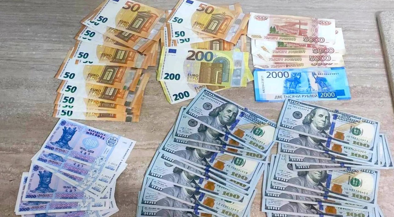 Trei persoane din nordul țării, reținute pentru 72 de ore pentru fapte de corupție în Vamă