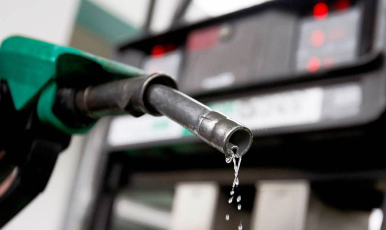 Carburanții se scumpesc din nou: Cât vor costa benzina și motorina în weekend