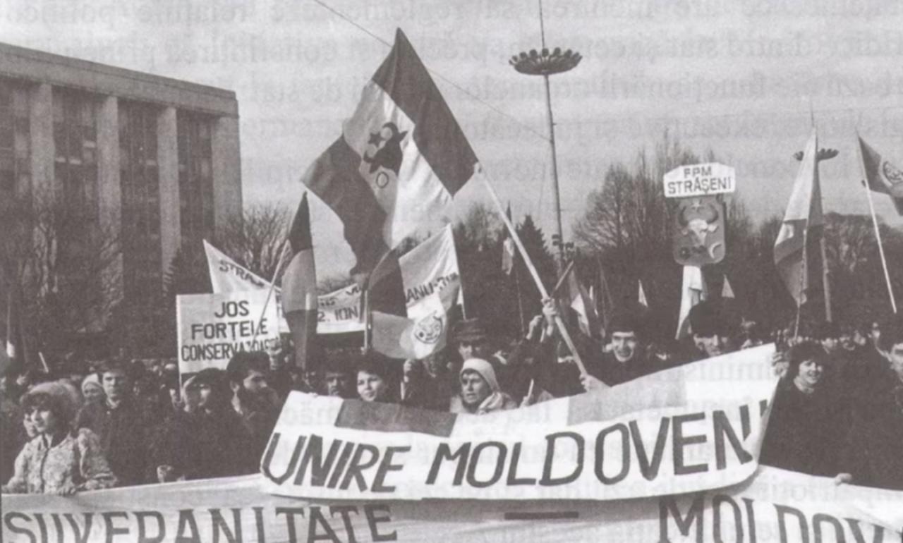 Opinii: Actul de Suveranitate a marcat începutul desprinderii țării noastre de URSS. Amenințările din Est rămân încă valabile