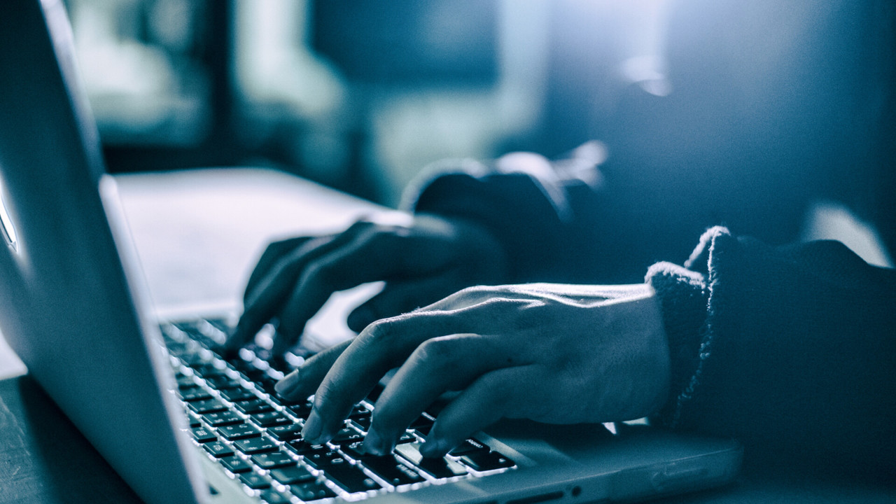 Un profesor spaniol dat în urmărire internațională, acuzat că a colaborat cu FSB și hackeri ruși