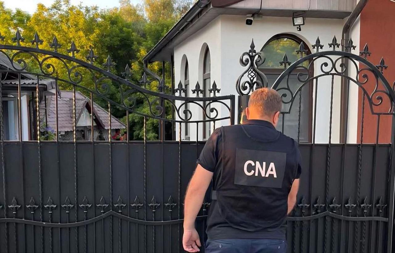 Брал деньги за услуги, которых не оказывал: в Бельцах задержан адвокат