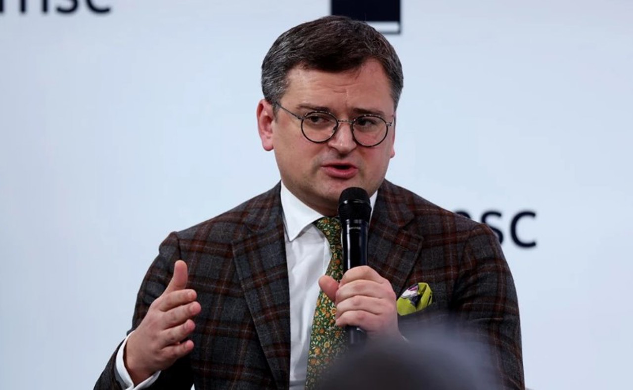 Ukraine's Kuleba urges Germany to send more ammunition and train up pilots