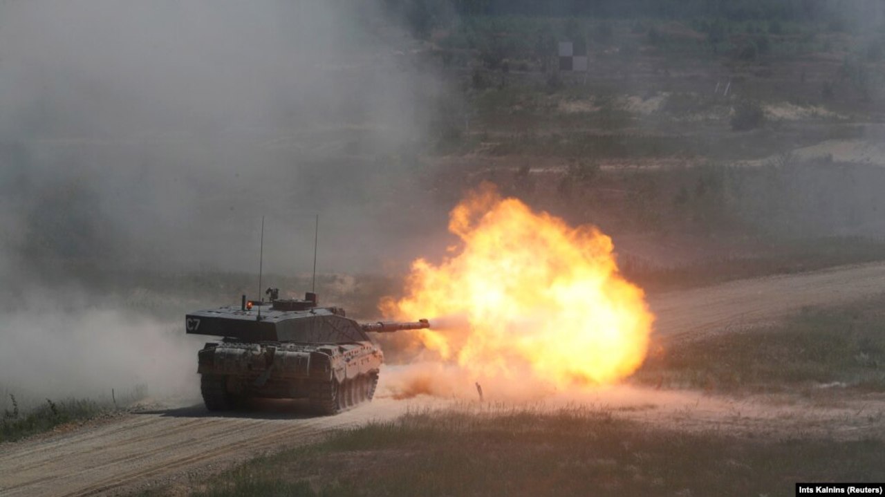 The first UK-supplied Challenger battle tanks have arrived in Ukraine