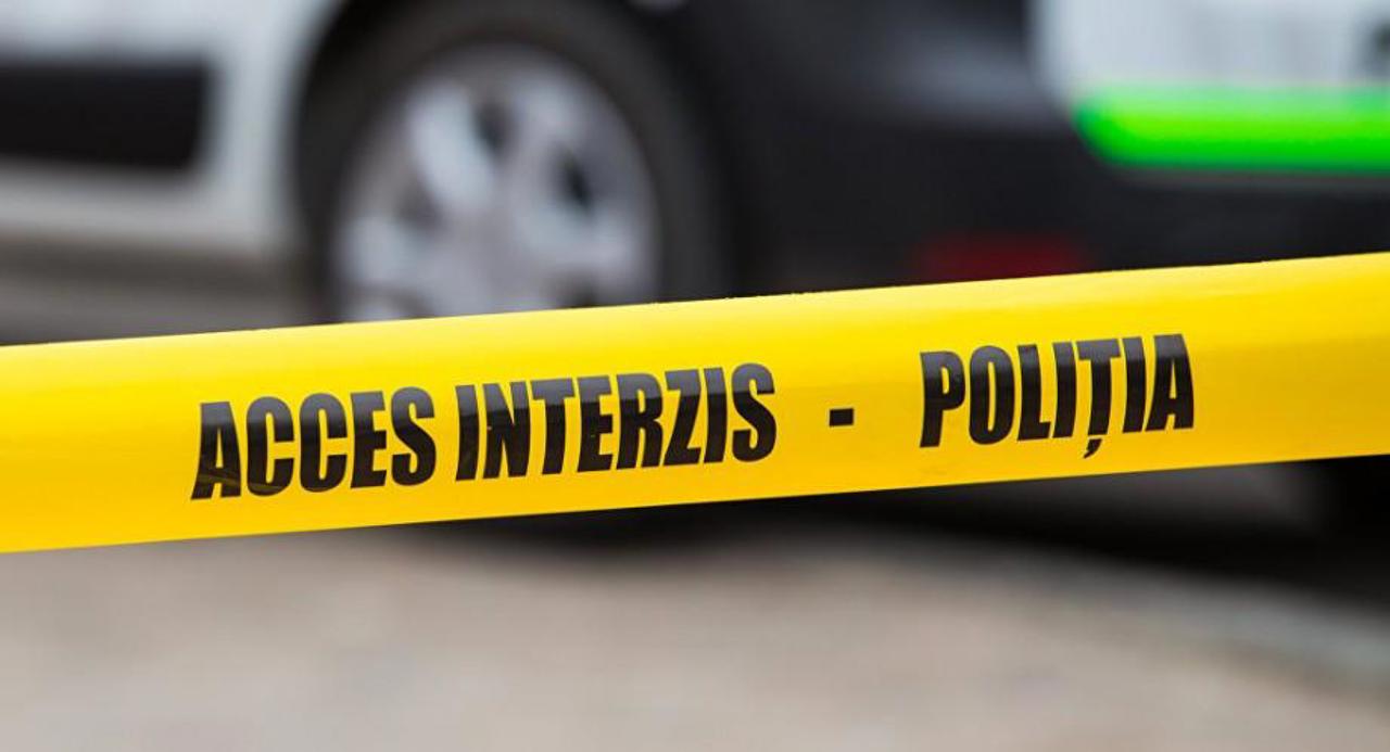 Un bărbat de 60 de ani, ucis după ce a fost lovit de două autoturisme. Primul șofer a fost identificat, al doilea este căutat de omeni legii