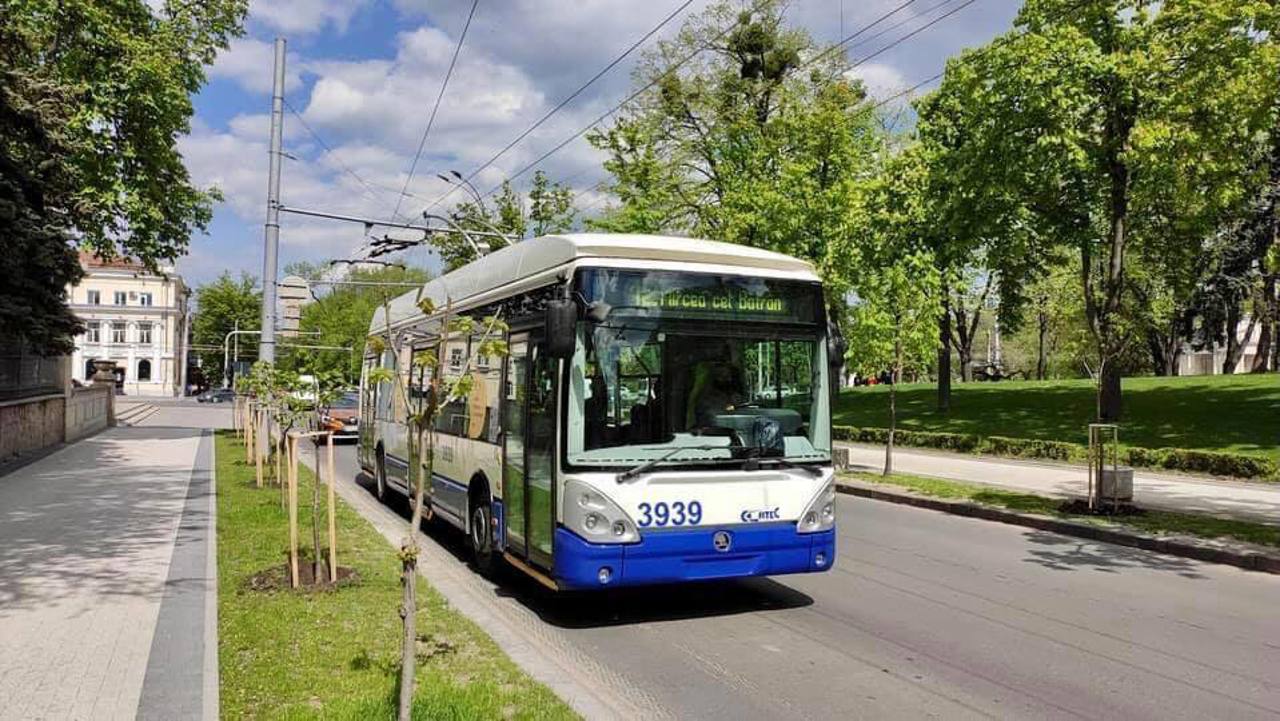 „Transportul să nu devină saună publică”: Aerul condiționat, pornit obligatoriu în troleibuze și autobuze pe timp de caniculă
